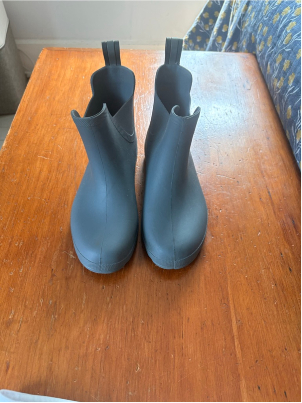 Totes grey rubber ankle boots 8